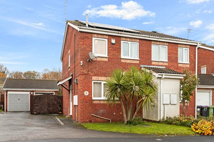 2 Bedroom Semi Detached House For Sale In Laurel Close, Gainsborough, DN21