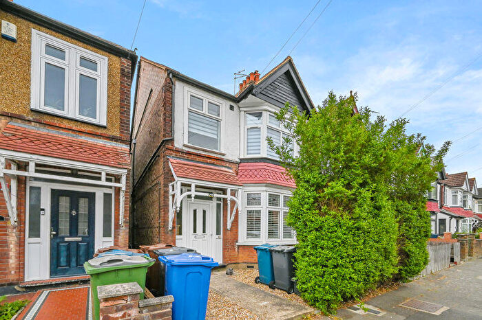 3 Bedroom Maisonette For Sale In Sussex Road, Harrow, HA1