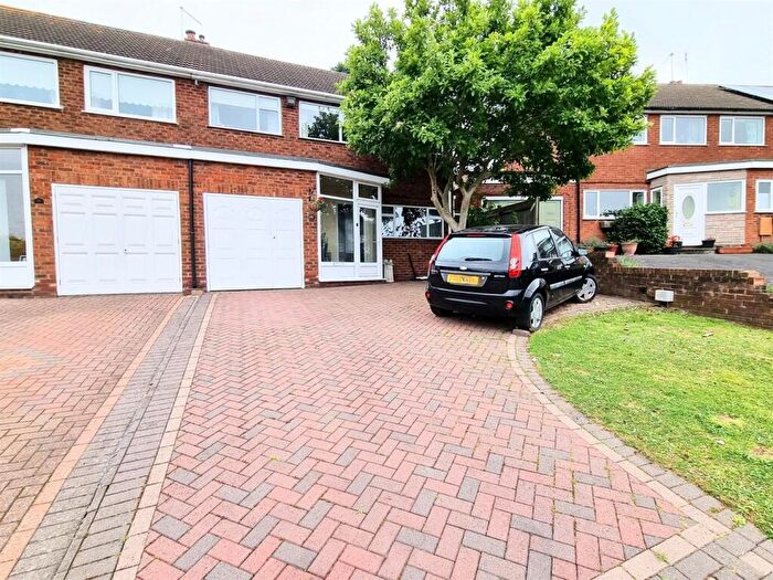 3 Bedroom Semi Detached House For Sale In Grove Way, Streetly, Sutton Coldfield, B74