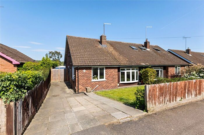 2 Bedroom Bungalow For Sale In Moorland Road, Harpenden, Hertfordshire, AL5