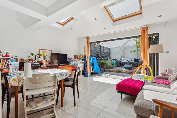 2 Bedroom Flat To Rent In Shenley Road, SE5