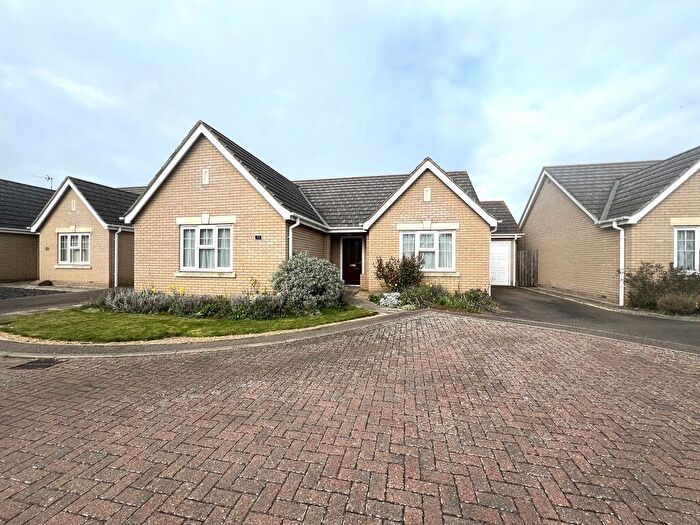 3 Bedroom Detached Bungalow For Sale In Lime Tree Gardens, Chatteris, Cambs., PE16