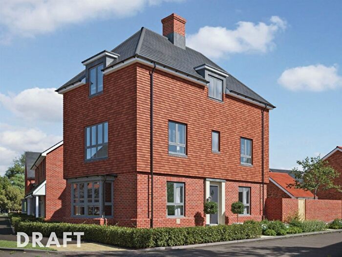 4 Bedroom Property For Sale In Brockhills Lane, New Milton, BH25