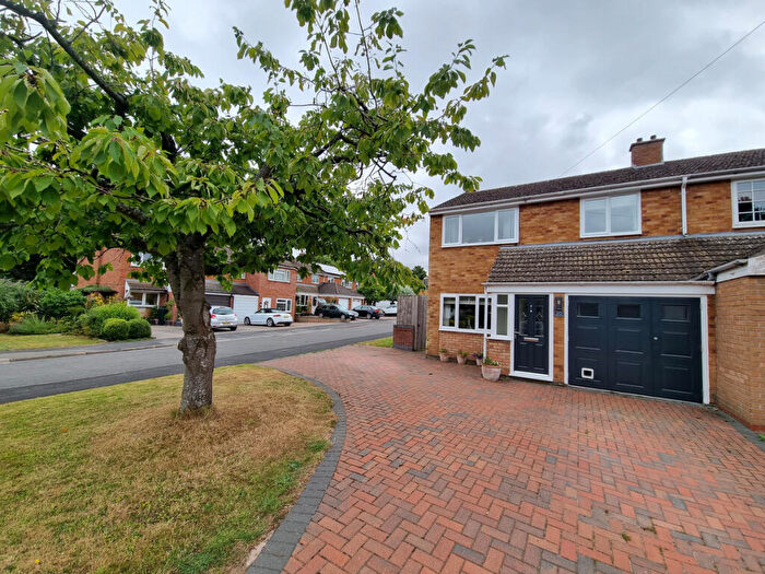 3 Bedroom Semi-Detached House For Sale In Dovehouse Lane, Harbury, CV33