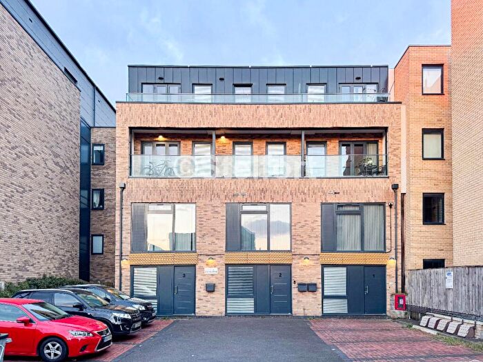 2 Bedroom Apartment To Rent In Granville Road, London, NW2