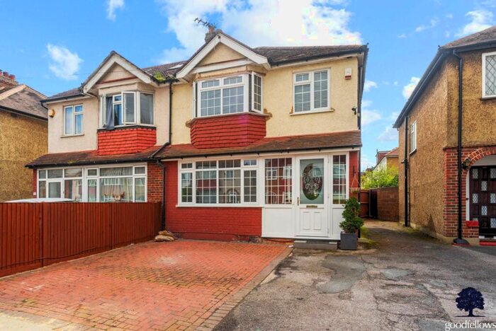 3 Bedroom Semi-Detached House To Rent In Hamilton Avenue, Cheam, Sutton, SM3