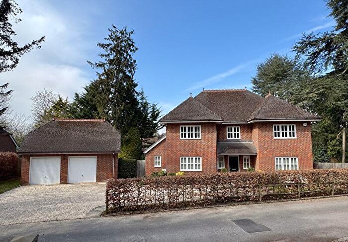 5 Bedroom Detached House For Sale In Grange Drive - Wooburn Green, HP10