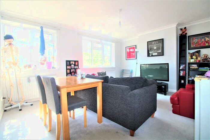 2 Bedroom Apartment To Rent In High Street, Potters Bar, EN6