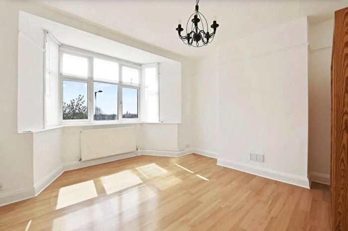 2 Bedroom Property To Rent In East Finchley, London, N2