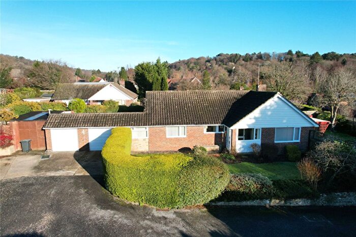 3 Bedroom Bungalow For Sale In Manor Close, Haslemere, Surrey, GU27