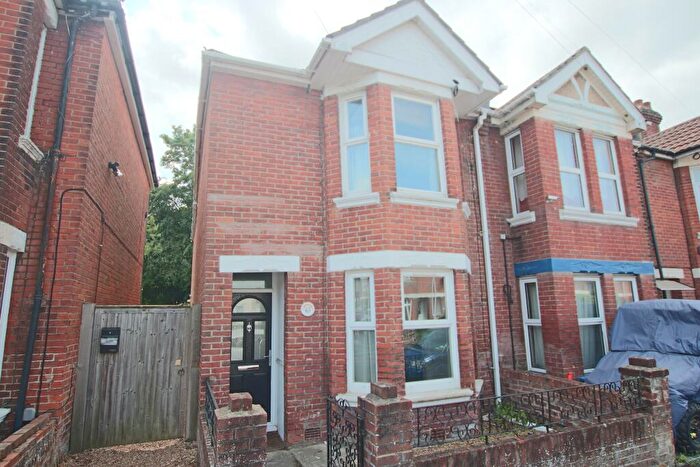 3 Bedroom End Of Terrace House For Sale In Shirley, Southampton, SO15