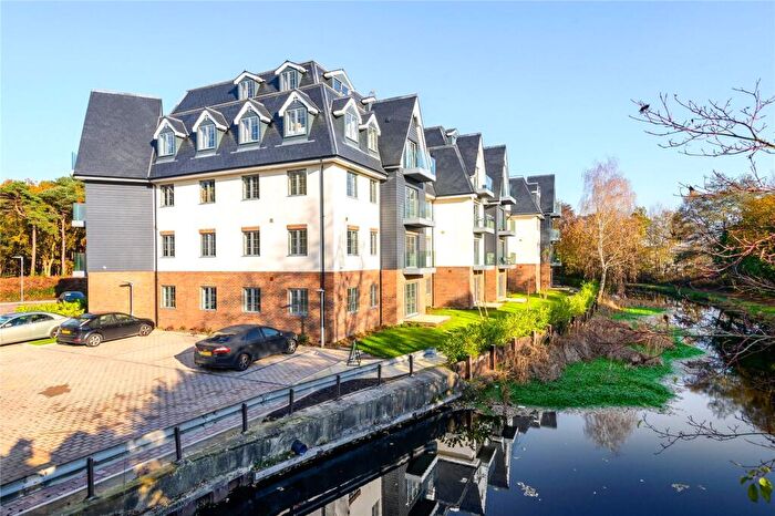 2 Bedroom Flat For Sale In Monument Road, Woking, Surrey, GU21