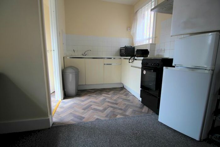 1 Bedroom Flat To Rent In High Street, Walthamstow, London, E17