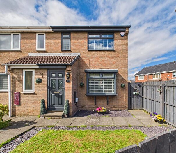 3 Bedroom Semi Detached House For Sale In Seaton Close, Wardley, Gateshead, Tyne And Wear, NE10