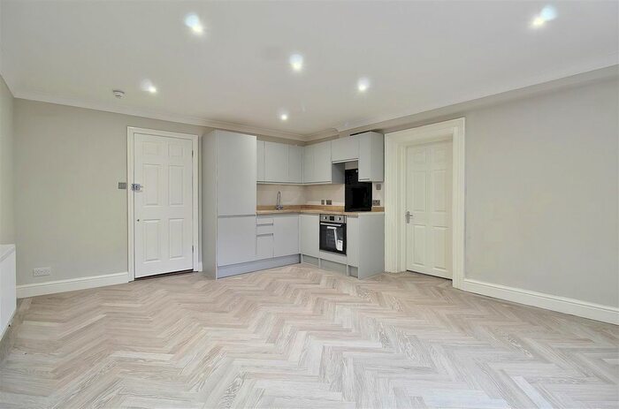 1 Bedroom Flat To Rent In Thornbury Road, Osterley, Isleworth TW7