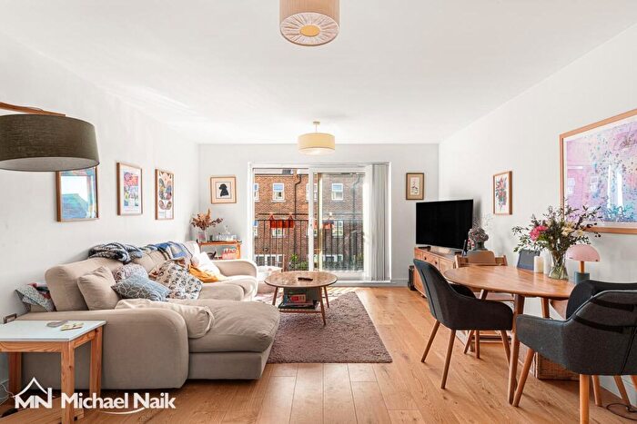 2 Bedroom Apartment For Sale In Flanders House, Defoe Road, N16