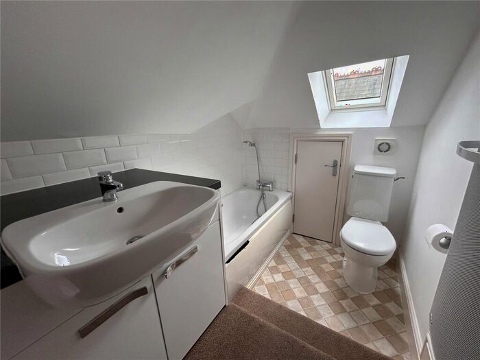 1 Bedroom Flat For Sale In High Street, Camberley, Surrey, GU15