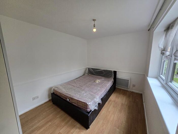 1 Bedroom Flat To Rent In Swaythling Close, Edmonton, N18