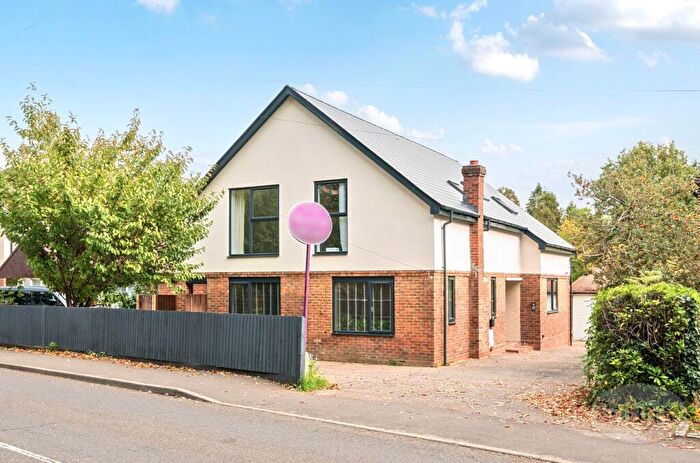 4 Bedroom Detached House For Sale In Lower Guildford Road, Knaphill, Woking, Surrey, GU21