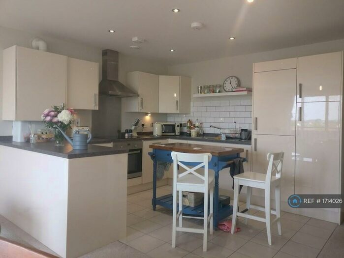 2 Bedroom Flat To Rent In Hallam Court, Croydon, CR0