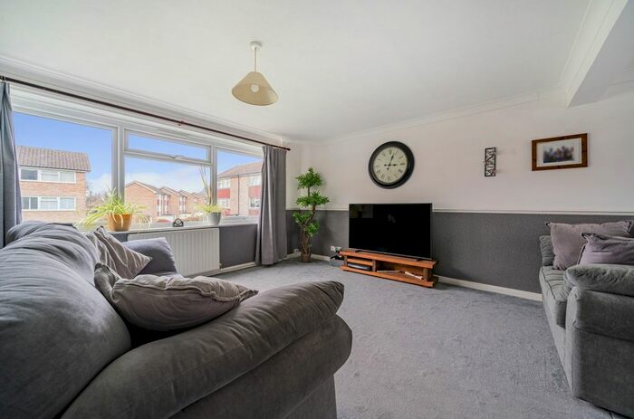 3 Bedroom Terraced House For Sale In York Close, Horsham, RH13