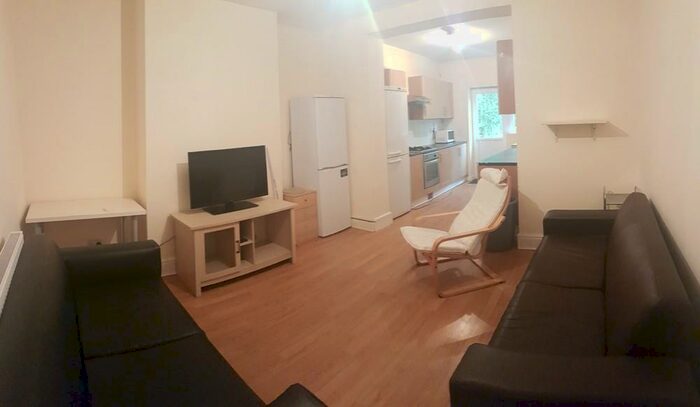 5 Bedroom Semi-Detached House To Rent In Lathom Road, Withington, M20