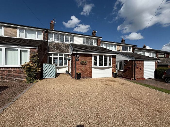 3 Bedroom Terraced House For Sale In Hawthorn Drive, Stalybridge, SK15