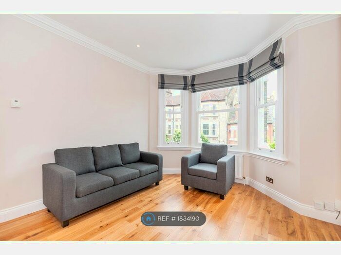 2 Bedroom Flat To Rent In Santos Road, London, SW18