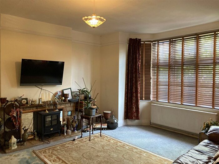 3 Bedroom Flat To Rent In Summerland Avenue, Minehead, Somerset, TA24