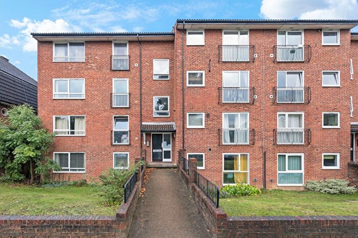 2 Bedroom Flat To Rent In Berrylands, Surbiton, KT5