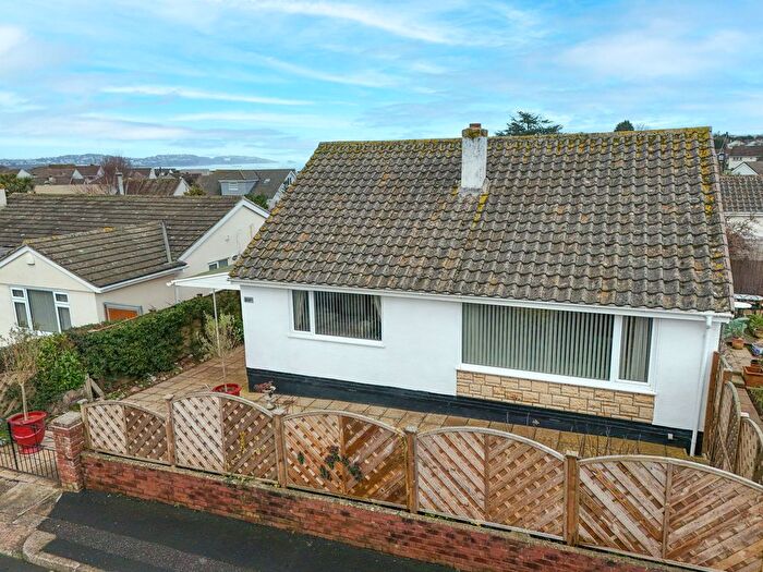 2 Bedroom Bungalow For Sale In Kingsway Close, Paignton, TQ4