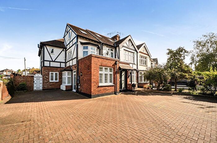 3 Bedroom Flat For Sale In The Ridgeway, London, E4