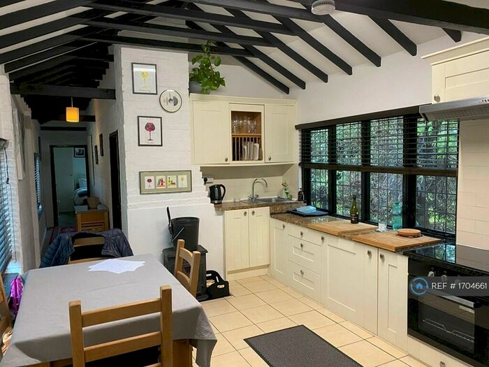 2 Bedroom Bungalow To Rent In Gardeners Cottage, Lingfield, RH7