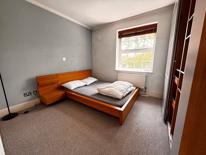 2 Bedroom Flat For Sale In Halton Road, London, N1