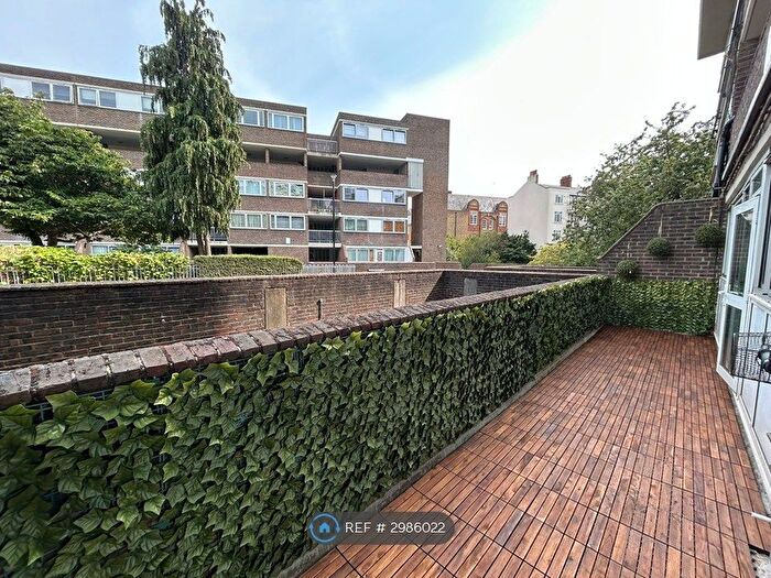 2 Bedroom Flat To Rent In The Triangle, London, EC1V