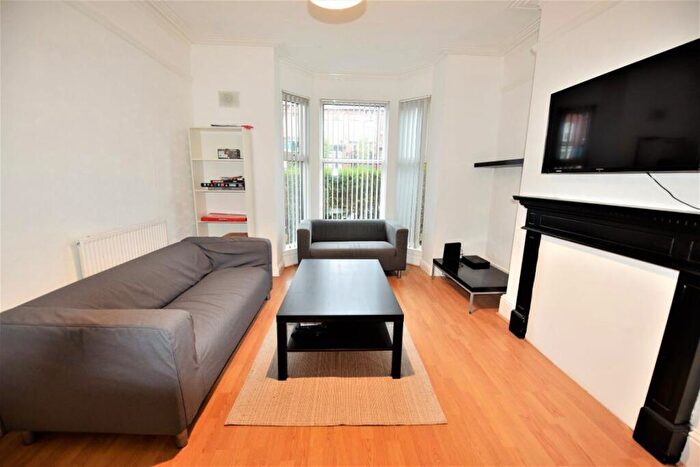 6 Bedroom House To Rent In Cardigan Road, LS6