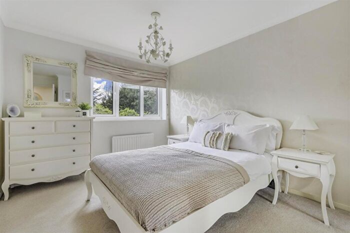 2 Bedroom Apartment To Rent In Dunnymans Road, Banstead, SM7