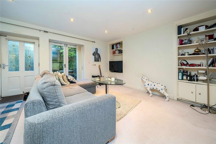 2 Bedroom Flat To Rent In Church Road, Richmond, TW9