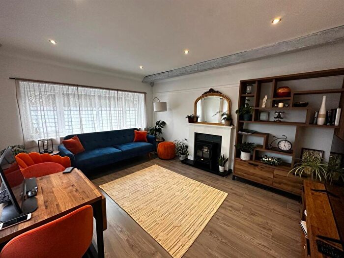 2 Bedroom Apartment To Rent In Warwick Road, Solihull, B91