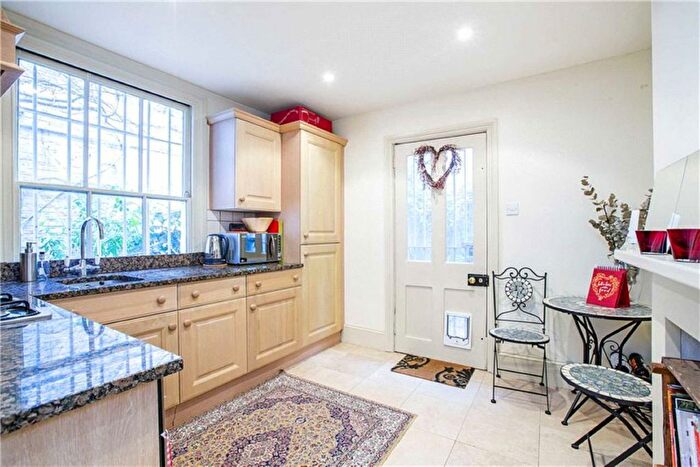 1 Bedroom Flat To Rent In Claverton Street, London, SW1V