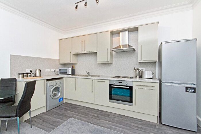 3 Bedroom Flat To Rent In Union Place, West End, Dundee, DD2