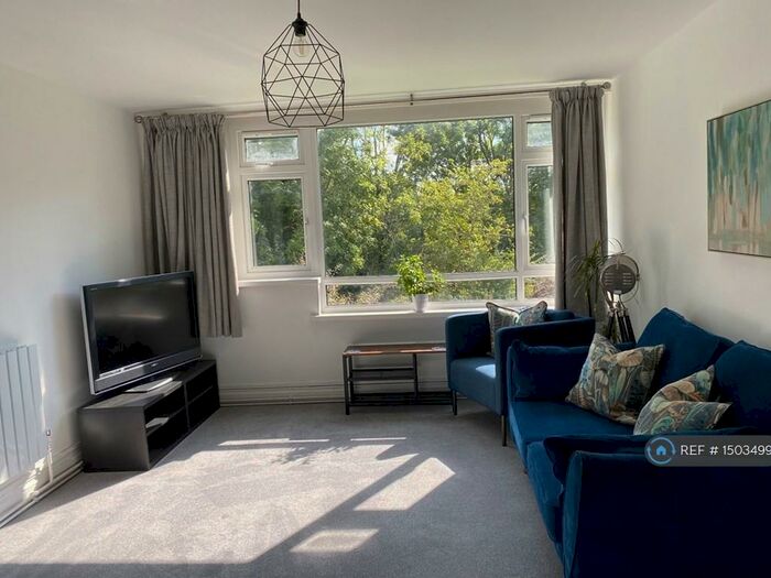 2 Bedroom Flat To Rent In Eliot Close, Emmer Green, Reading, RG4