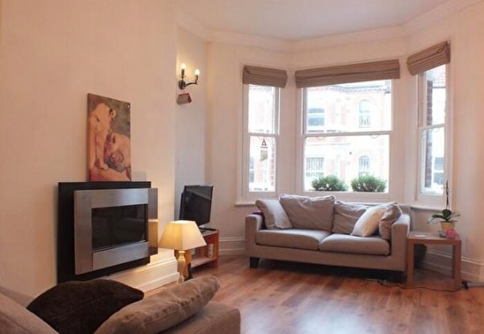 2 Bedroom Flat To Rent In Handforth Road, London, SW9
