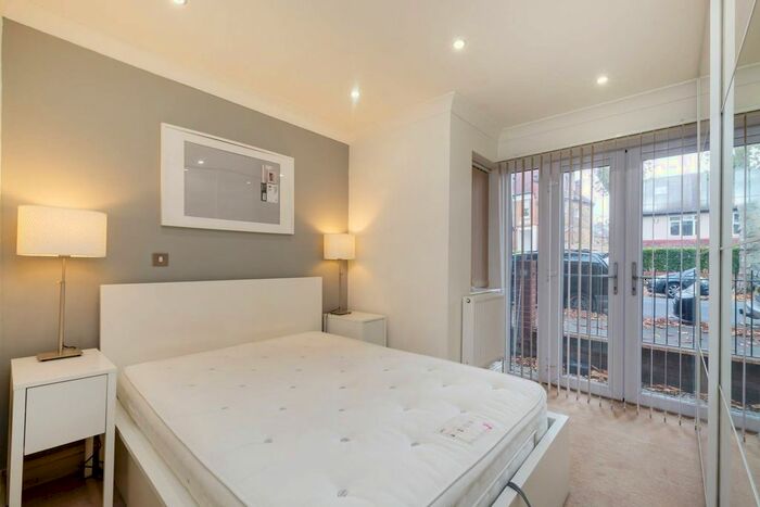 1 Bedroom Flat To Rent In Palace Road, Tulse Hill, London, SW2