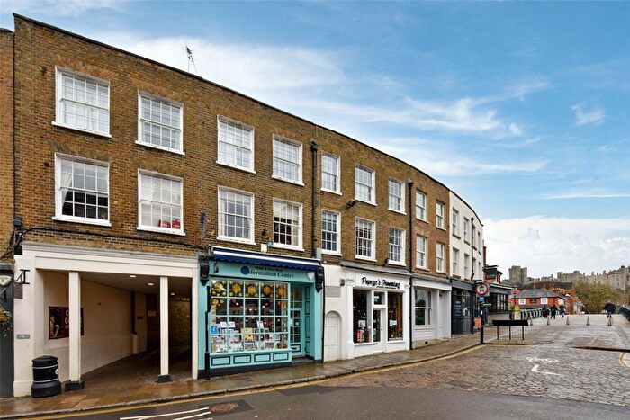 2 Bedroom Flat For Sale In High Street, Eton, Windsor, Berkshire, SL4