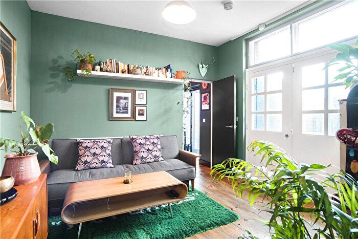 1 Bedroom Apartment To Rent In Bradbury Mews, London, N16