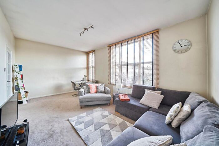 2 Bedroom Flat For Sale In Howards Road, London, E13