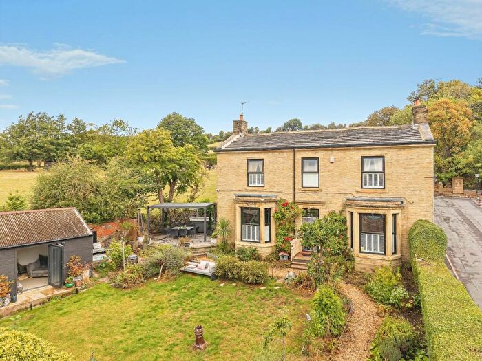 4 Bedroom Detached House For Sale In New Street, Cleckheaton, BD19