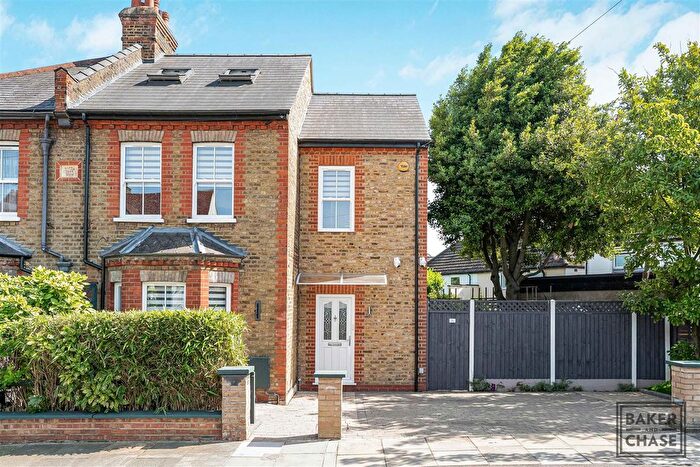 3 Bedroom Flat For Sale In Brodie Road, Enfield, EN2