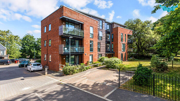 2 Bedroom Flat For Sale In Alleyne Close, Reading, RG1